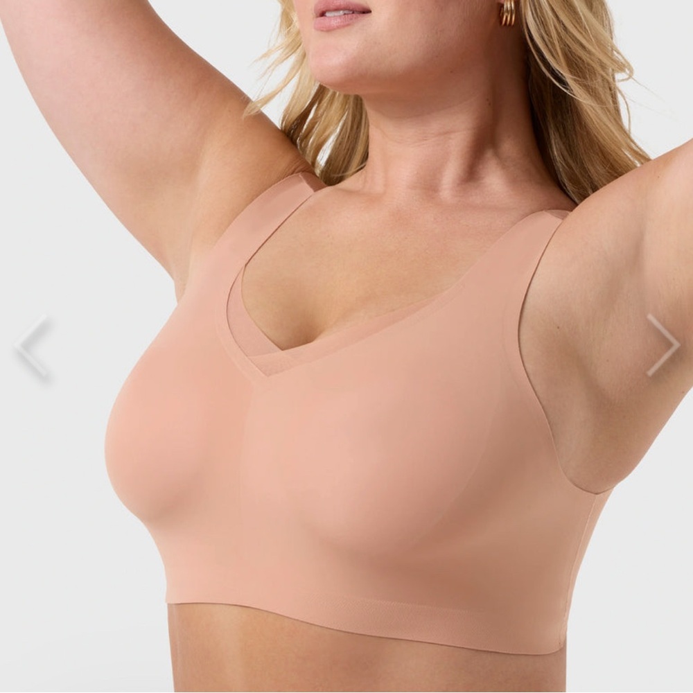 Evelyn and Bobbie Seamless Mesh Defy Bra - Himalayan Salt shade